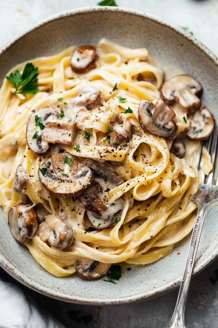 Easy Creamy Mushroom Pasta