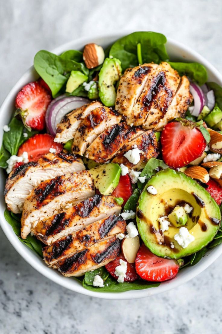 Avocado Strawberry Spinach Salad with Grilled Chicken Avocado Strawberry Spinach Salad with Grilled Chicken