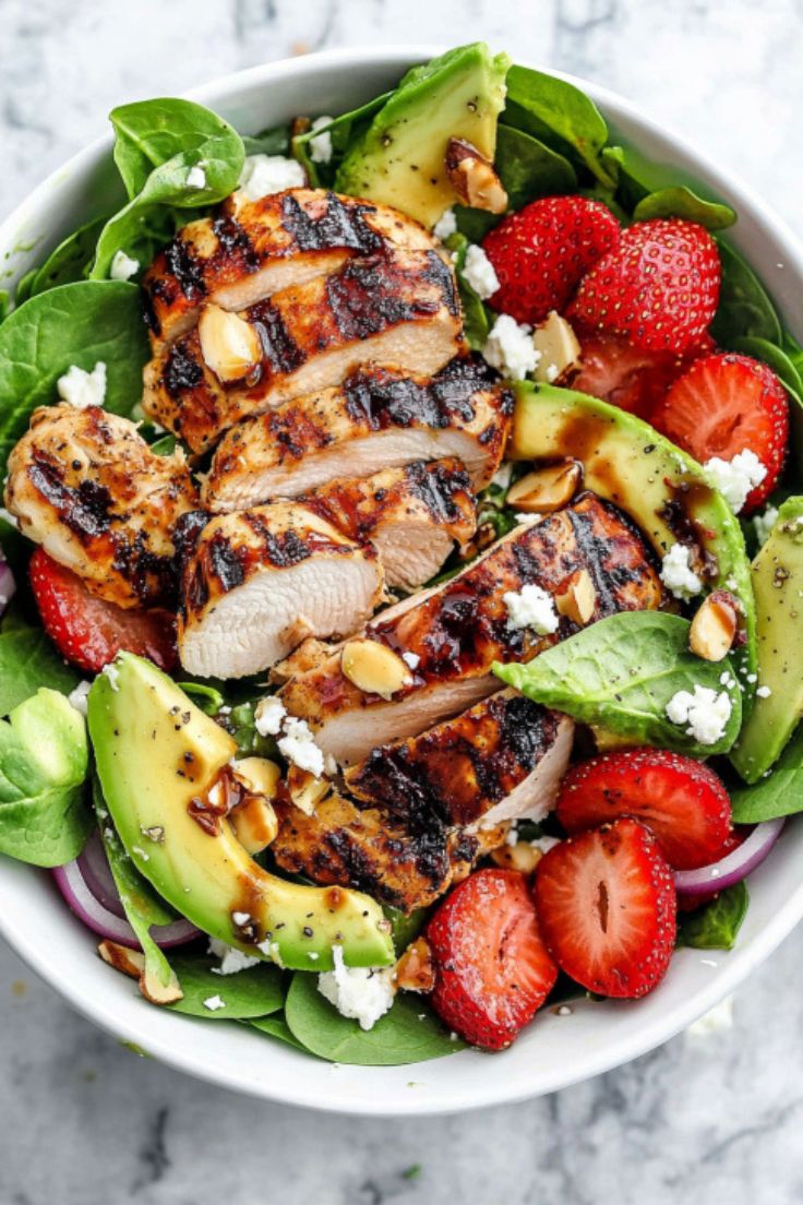 Avocado Strawberry Spinach Salad with Grilled Chicken Avocado Strawberry Spinach Salad with Grilled Chicken