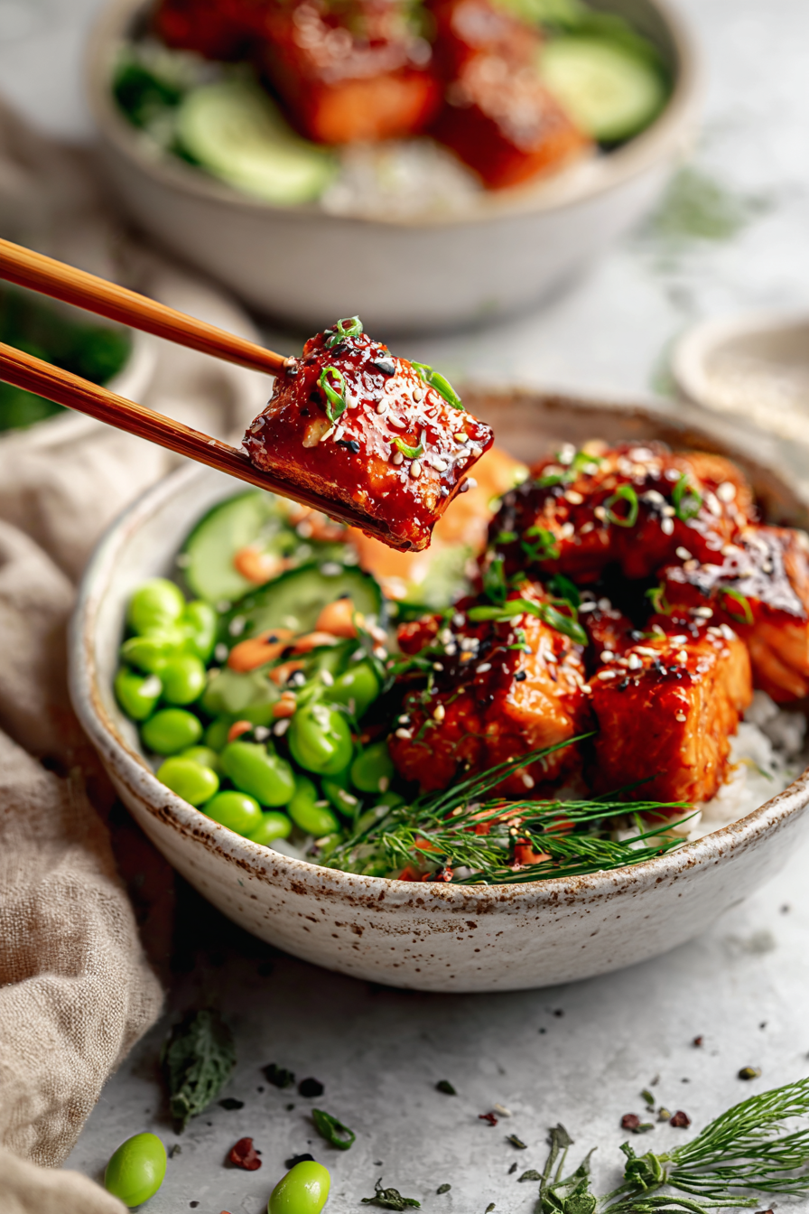 The Perfect Honey Sriracha Salmon Bowls